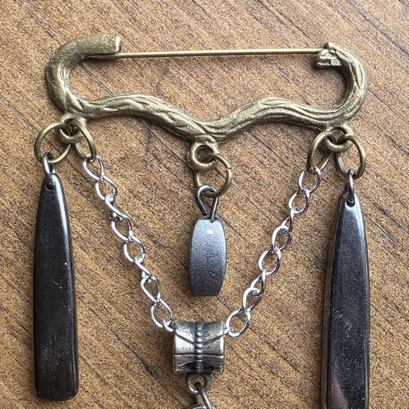 Hand Crafted Gold and Silver Elephant Brooch - Picture 4 of 4